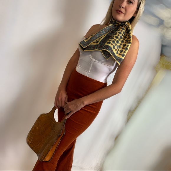 🥂🥂 Vintage Pattern Scarf 🥂🥂 - Picture 3 of 4